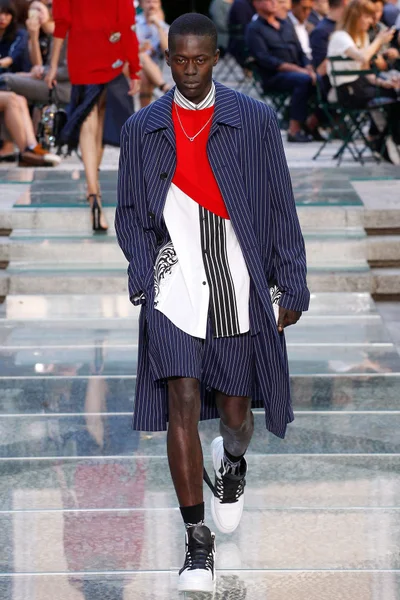 Look 8